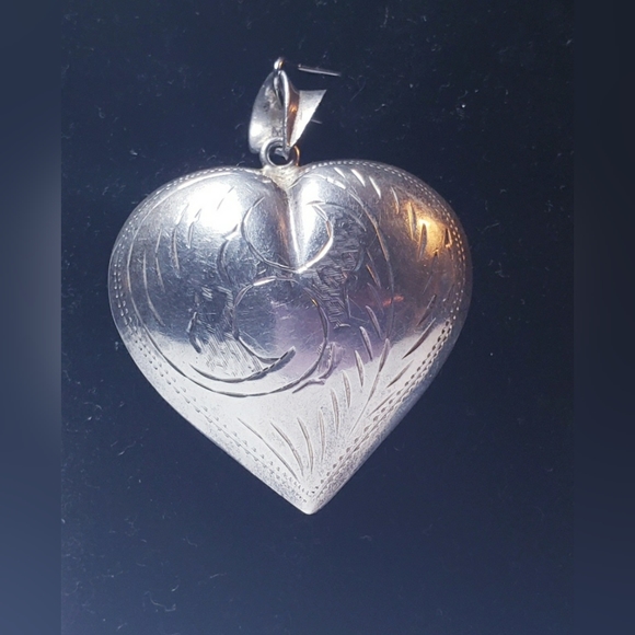Vintage Sterling Silver Medium Size Etched Puffy Heart  Slide Pendant - Picture 4 of 5